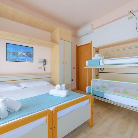 Hotel Colorado Римини Экстерьер фото