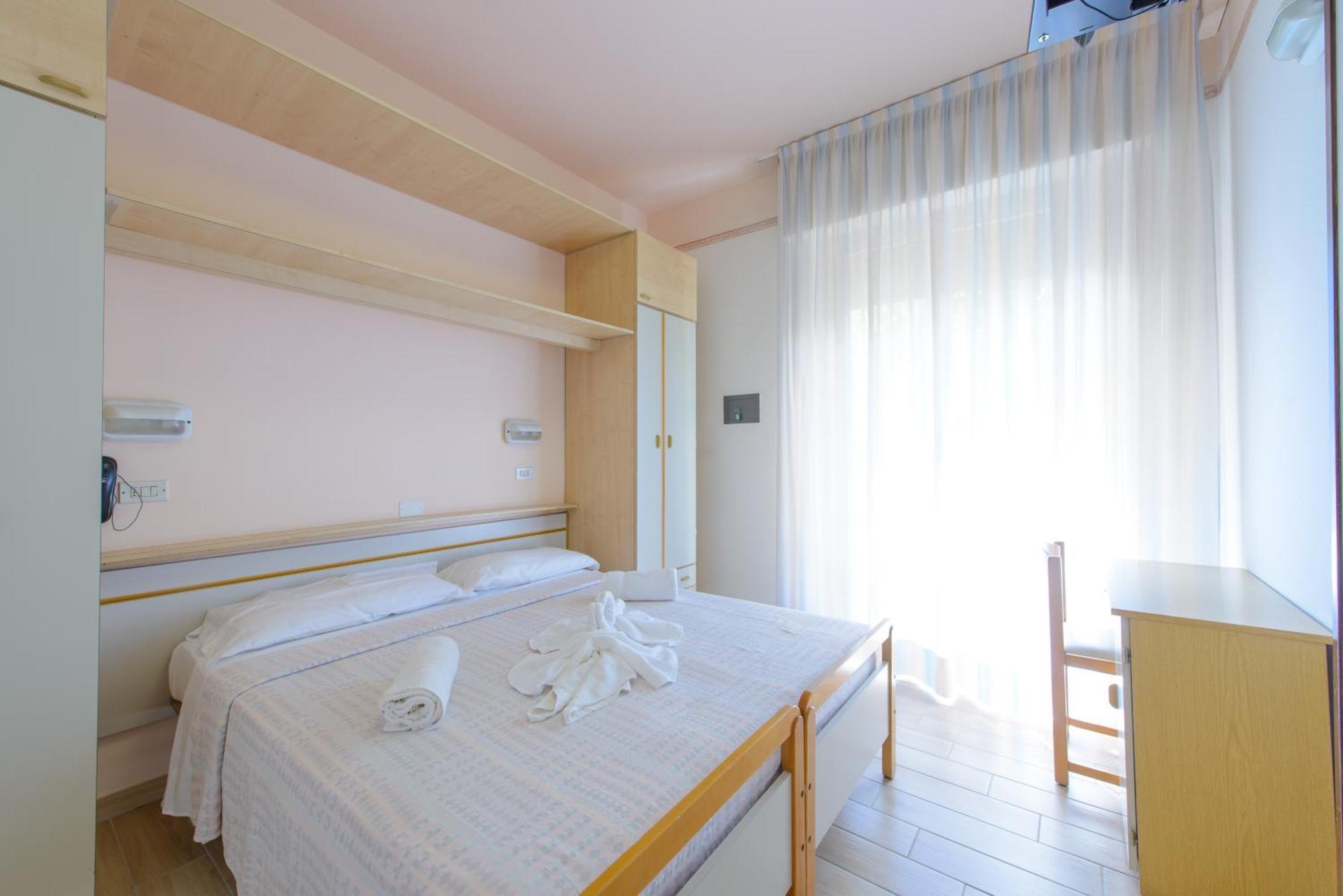Hotel Colorado Римини Экстерьер фото