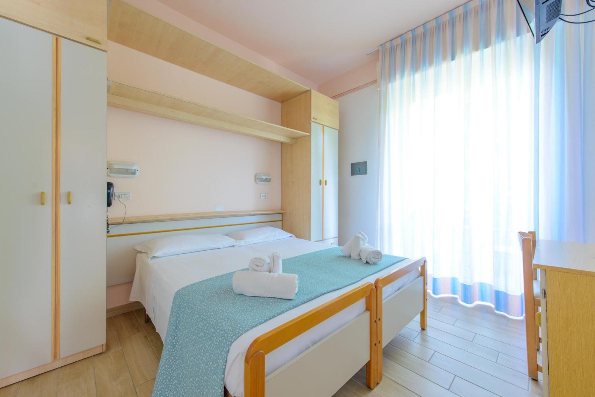 Hotel Colorado Римини Экстерьер фото